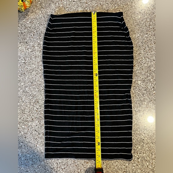 Old Navy Black with White Stripes Knit Pencil Skirt Size Small - Picture 3 of 5